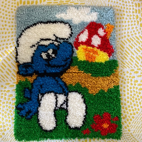 80s Smurf Mushroom 🍄 Latch hook wall Hanging - Picture 1 of 6